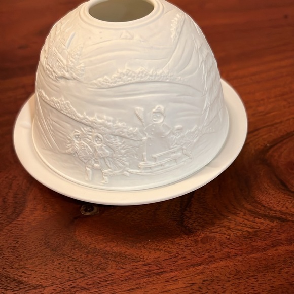 Bernardaud white porcelain Christmas themed fairy lamp. - Picture 2 of 6